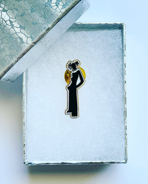 The Nez Silhouette Black and Gold Lapel Pin