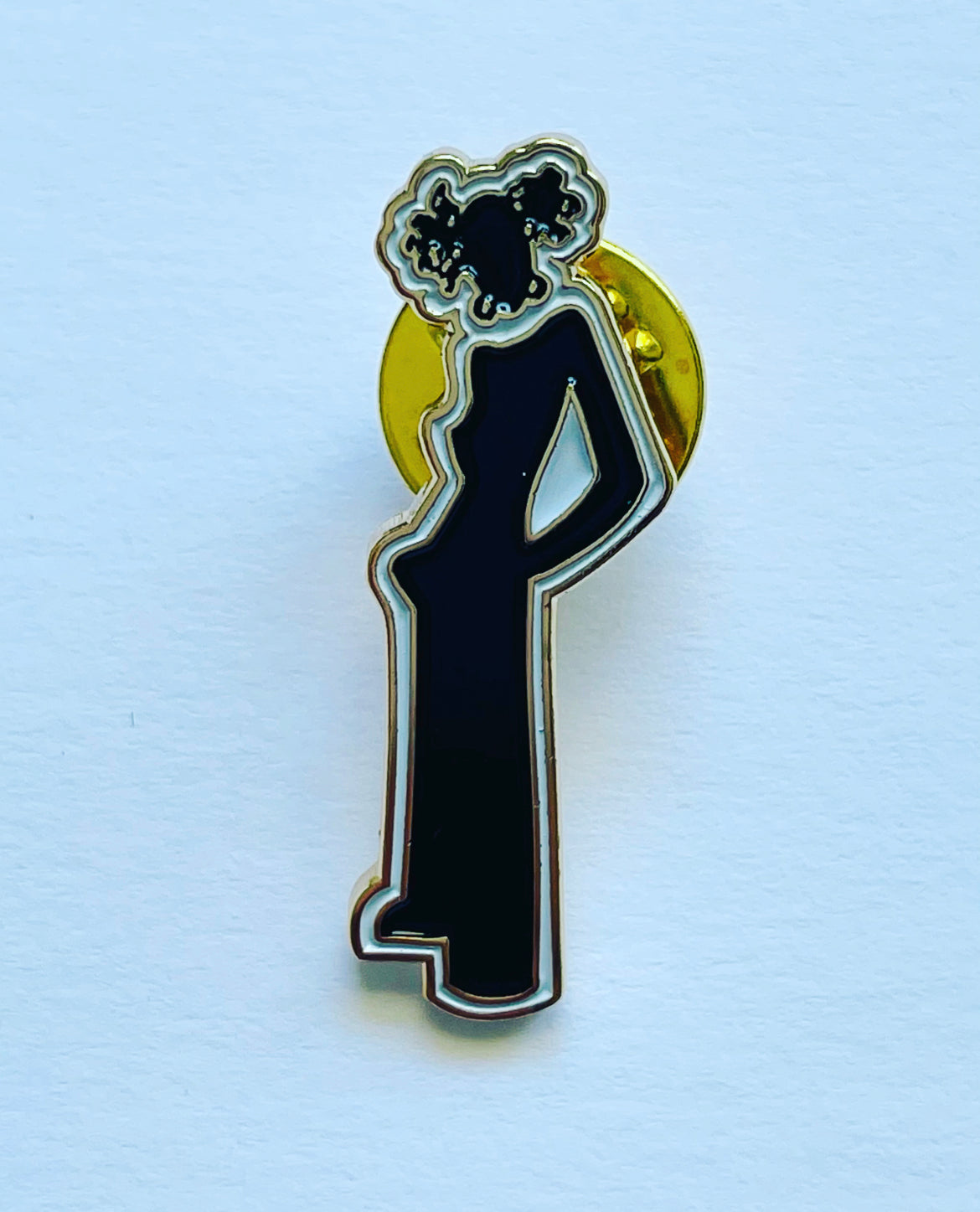 The Nez Silhouette Black and Gold Lapel Pin